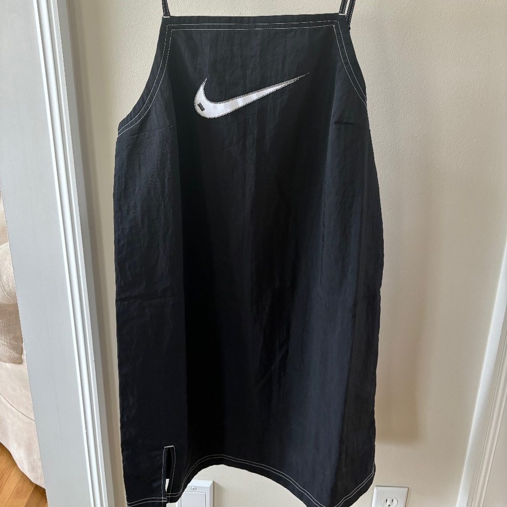 Nike Women’s Black Nylon Casual Sporty Dress W/ White Front Logo Size Large NEW
